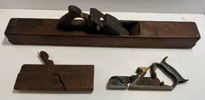 lot 3 image: Antique Wood Planes