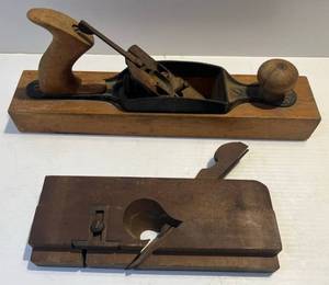 lot 31 image: Antique Wood Planes