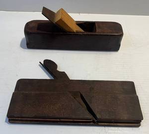 lot 33 image: Antique Wood Planes