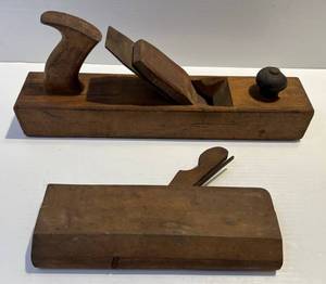 lot 60 image: Antique Wood Planes