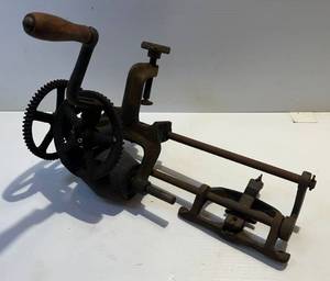 lot 103 image: Antique Hand-Turned Corn Sheller