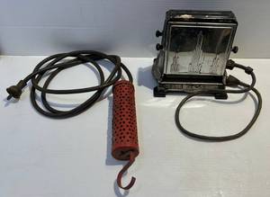 lot 107 image: Vintage Engine Under Hood Heater & Toaster