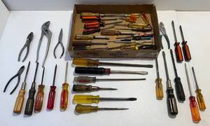 lot 186 image: Misc. Screwdrivers & Vintage Tools