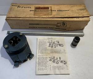 lot 199 image: Large Double Ratchet Pipe Threader