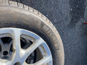 lot 7 image: 4 almost new tires and rims from Jeep Cherokee Michelin Defender 22565R17
