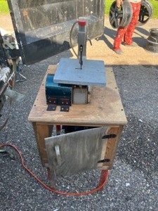lot 15 image: Vintage scroll saw