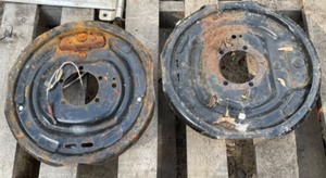 lot 28 image: Pair of electric trailer brakes