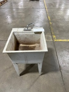 lot 280 image: LAUNDRY TUB