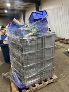 lot 177 image: PALLET FULL OF PLASTIC STORAGE TOTES