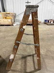 lot 340 image: 4 FOOT LADDER