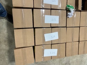 lot 389 image: 4000 GLIDE BLACK PLASTIC LEVELERS 14-25 X 1-12 STEM