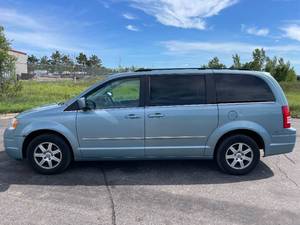 2010 Chrysler Town AND Country Touring - 2 OWNERS