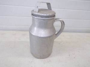 lot 20 image: Ware-Ever Aluminum Cream can 1gallon
