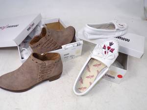 lot 43 image: 2 Pair of New in Box Size 6 Minnetonka Moccasins