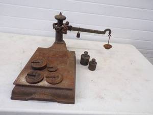 lot 50 image: Fantastic Vintage Cast Metal US Post Office Scale