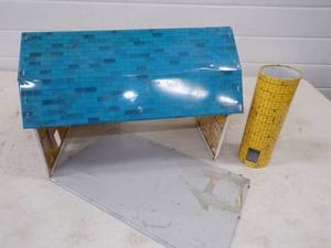 lot 52 image: Vintage Ohio Metal Art Toy Barn and Silo