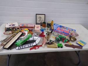 lot 77 image: Very Large Vintage Lot of FUN  Include vintage Bubble Lights