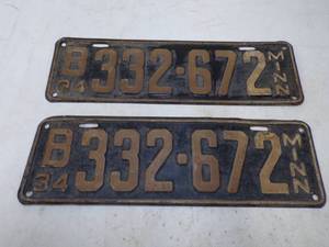 lot 3 image: Vintage 1934 Pair of MN License Plates Original Paint