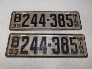 lot 35 image: Vintage 1934 Pair of MN License Plates Original Paint