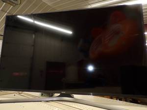 lot 91 image: 58 Samsung TV with remote