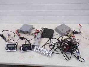 lot 99 image: Marine Radios with Cables