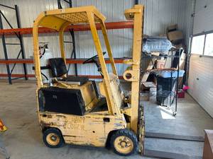 lot 7 image: Clark Forklift with 2 Propane Tanks