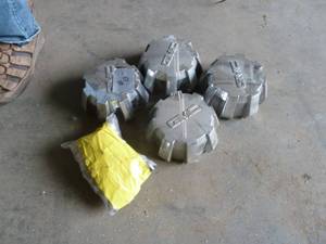 GMC Truck Center Caps & Lug Nuts