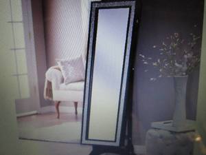 lot 74 image: Chic Home Design Glitzy Crystal-Bor...