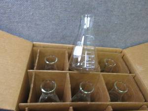 lot 137 image: 6- Pyrex 500 ml Erlenmeyer Flasks R...