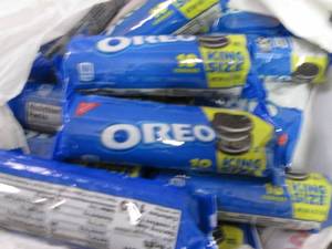 lot 200 image: 12- 4 oz Oreos King Size...