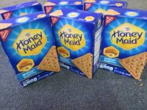 lot 209 image: 6- 14.4 oz Honey Maid Graham Cracke...