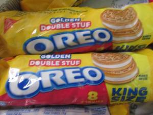 lot 216 image: 12- 4 oz Oreos King Size Golden Dou...