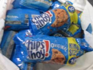 lot 217 image: 12- 3. 75 ozPks Chips Ahoy King Siz...