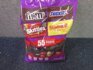 lot 264 image: 55 pc 27.18 oz Bag of Candy...