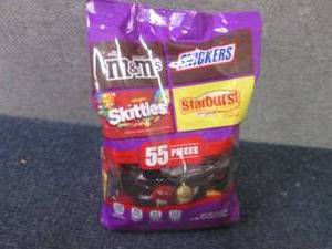 lot 265 image: 55 pc 27.18 oz Bag of Candy...