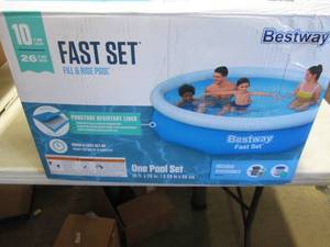 lot 15 image: Bestway Fast Set 10 x 26 Round In...