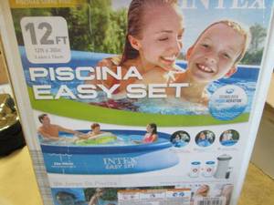 lot 16 image: Intex Easy Set 12 x 30 Round Infl...