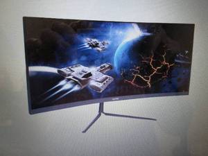 lot 29 image: Viotek 27 Full HD 165Hz Curved LED...
