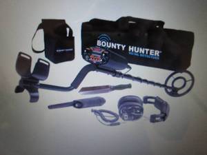 lot 31 image: Bounty Hunter Landstar Metal Detect...