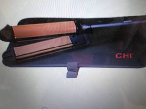 lot 34 image: CHI Classic 3-in-1 Smooth, Curl and...