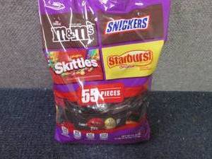 lot 269 image: 55 pc 27.18 oz Bag of Candy...