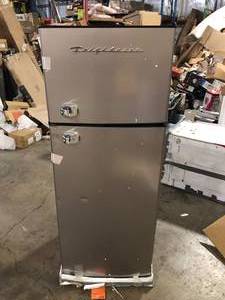 Frigidaire 7.5 cu. ft. Mini Refrigerator in Platinum with Top Freezer Customer Returns See Pictures