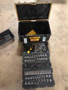 DEWALT Mechanics Tool Set (226-Piece) with TOUGHSYSTEM 22 in. Medium Tool Box    Customer Returns See Picture