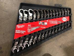 Milwaukee 144-Position Flex-Head Ratcheting Combination Wrench Set Metric (15-Piece  Customer Returns See Picture
