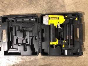 DEWALT 18-Gauge Pneumatic 2 in. Brad Nailer with Carrying Case   Customer Returns See Picture
