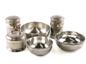 lot 75 image: Honeycomb hand engraved design. Three India Nesting Bowls & Two Screw Top Lidded Jars. Low Reserve