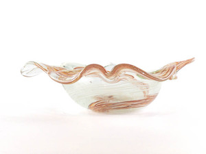 lot 122 image: SoonerOzark Glass Swirl Leaf Bowl, 7 12in Artisan Hand Blown Glass.