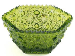 lot 123 image: LE Smith Glass Daisy and Button Green Nappy, 5in Pattern Glass.