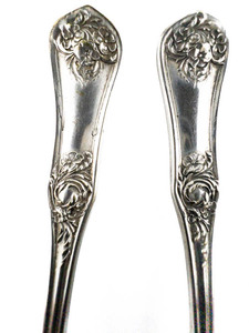 lot 180 image: Oxford Co., Garland (1910) Set of three Teaspoons. Silver plate. 5 78in