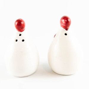 lot 193 image: Vintage Rooster and Hen Salt and Pepper Shaker Set ChinaPorcelain.